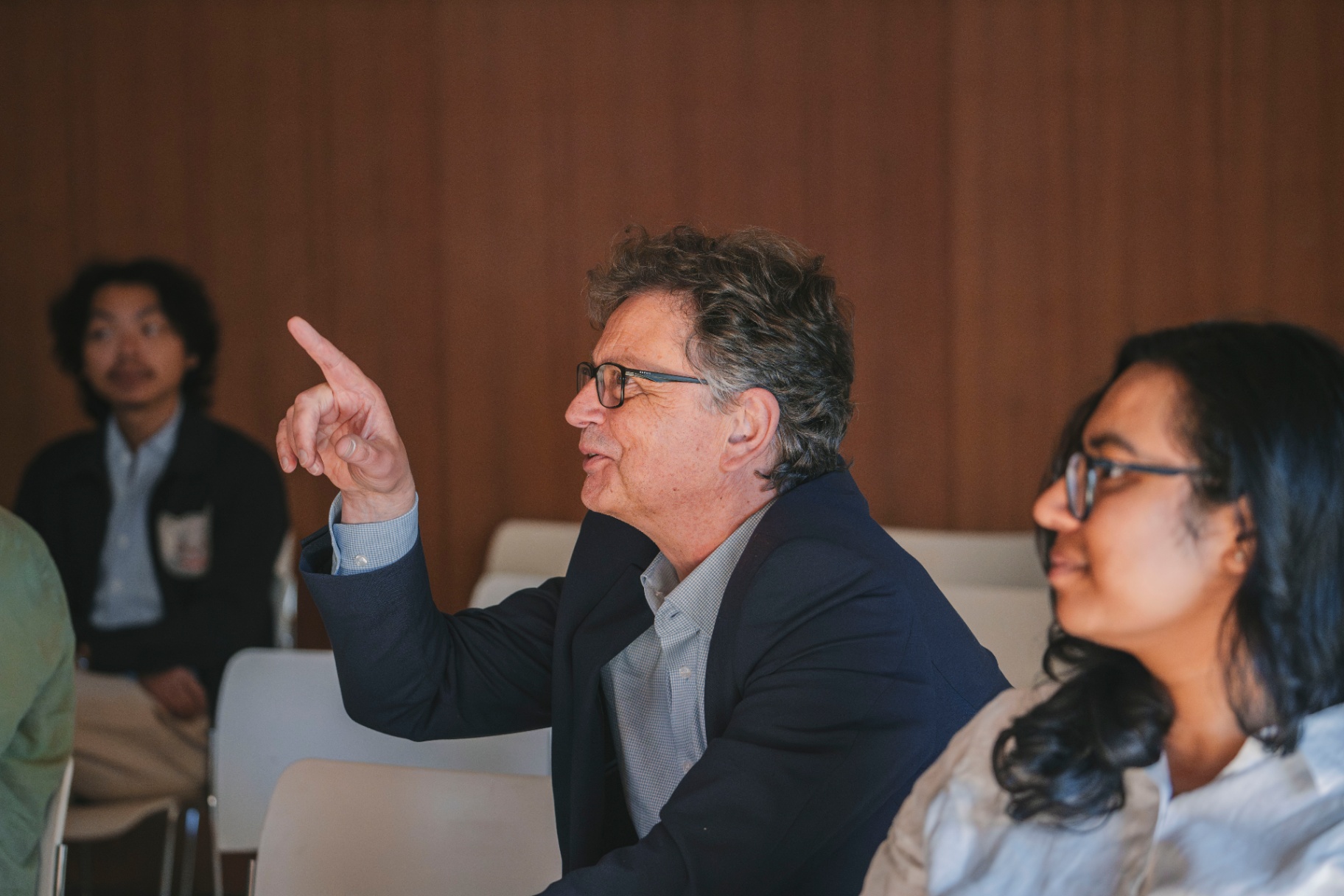 Mentor asking a question during a Madrid session